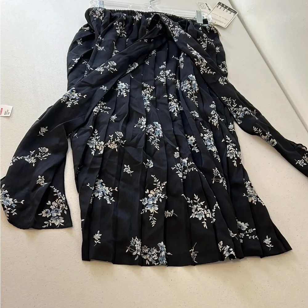 Blue Top and Black‎ Floral Skirt Set
